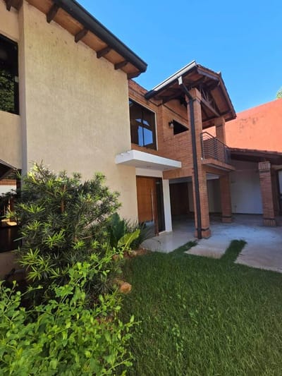 VENDO CASA EN MCAL ESTIGARRIBIA 