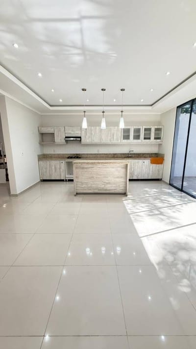 VENDO DUPLEX DE TRES DORMITORIOS EN LAMBARE 