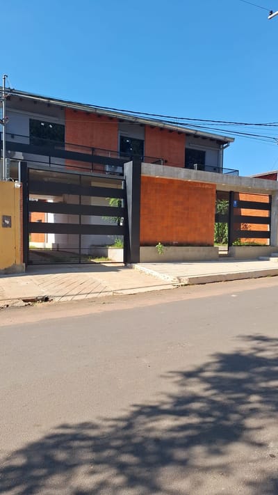 VENTA – HERMOSA CASA A ESTRENAR EN FERNANDO DE LA MORA – ZONA NORTE