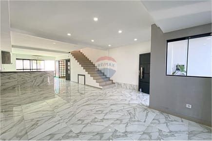 VENDO TRIPLEX CON PISCINA EN CAPILLA DEL MONTE SL
