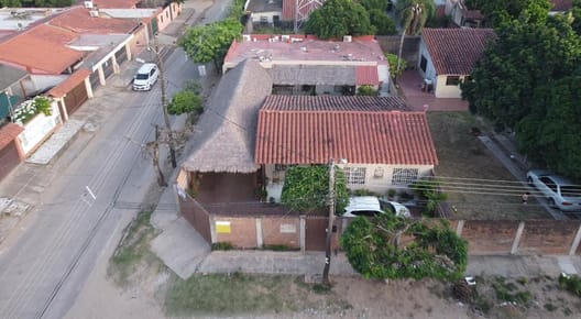 CASA EN VENTA EN PLENA ESQUINA