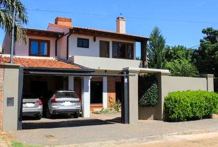 Residencia de 5 Dormitorios + Escritorio en Zona CONMEBOL/Luque