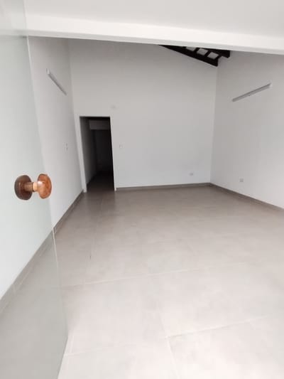 Alquilo Salón Comercial / Oficina en Avda. Carlos Antonio López
