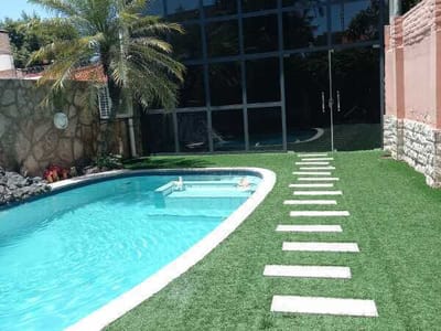 VENDO AMPLIA CASA CON PISCINA EN TRINIDAD