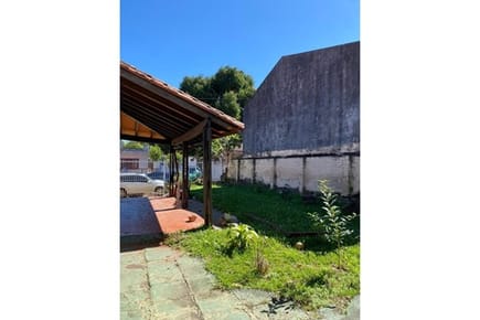 Vendo terreno amplio con casa a refaccionar o demoler en Asunción San Vicente