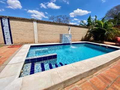 Vendo quinta con piscina en Luque con renta vigente para inversión 