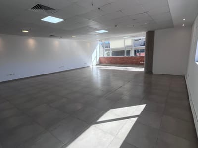 ALQUILO AMPLIA OFICINA 140M2 EN BARRIO MCAL LOPEZ ZONA ITAU