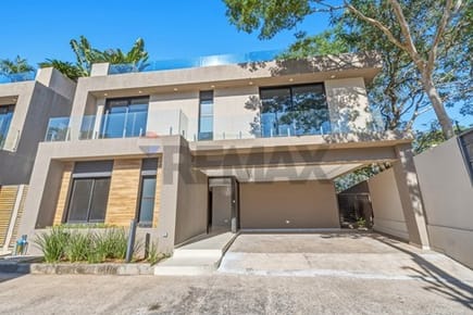 Triplex de lujo con Jacuzzi en la Terraza en Lambaré Bº Cerrado Colinas yacht 