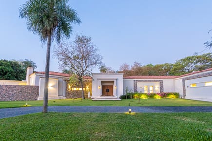 En venta lujosa y amplia residencia amoblada en la ciudad de San Bernardino.