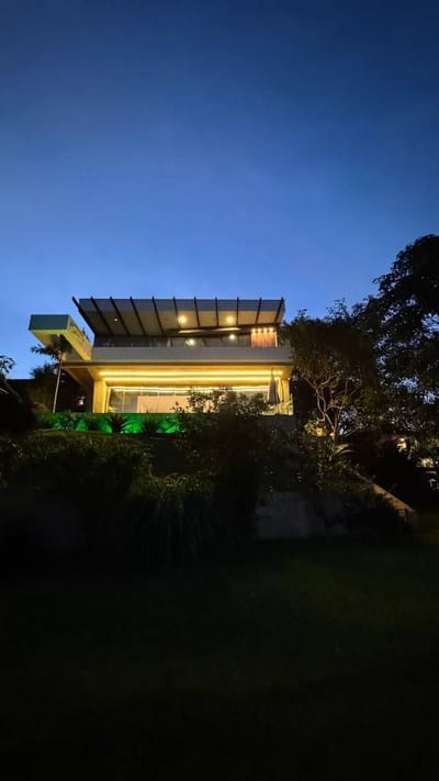 RESIDENCIA DE LUJO AMOBLADA FRENTE AL RIO ACARAY