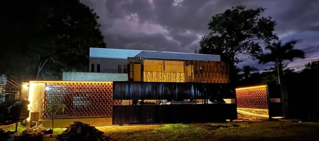 EN VENTA -CASA DE AUTOR DE ESTILO CONTEMPORÁNEO