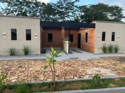 ALQUILO CASA EN BARRIO CERRADO, LUQUE - 2 DORMITORIO