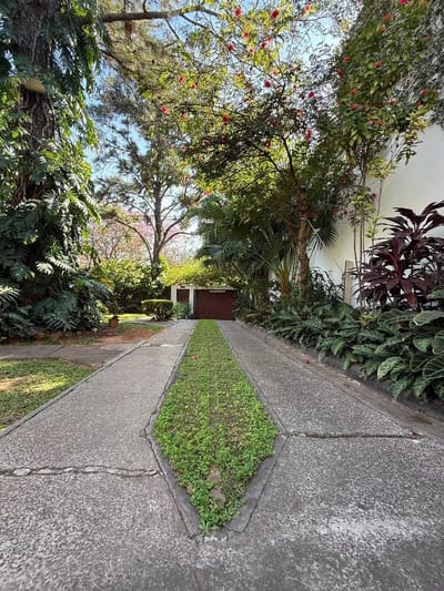 VENDO CASA EN ASUNCION EN MCAL ESTIGARRIBIA
