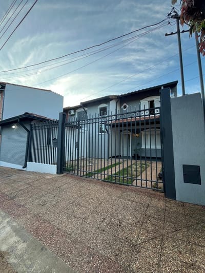 Alquilo Casa de 3 Dormitorios en Roberto L. Petit - Asunción