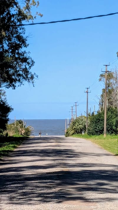 Amplísimo terreno 1800m2 a una cuadra del mar sobre avenida