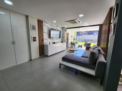 VENDO CASA MODERNA EN FERNANDO DE LA MORA ZONA NORTE 