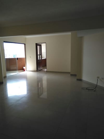 Cond. La Casona 2do anillo en alquiler amplio dpto. 