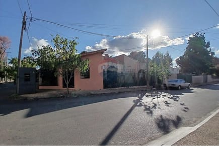 VENDO CASA EN ESQUINA EN EL CENTRO DE SAN LORENZO 