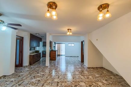VENDO TRIPLEX EN LAMBARE 