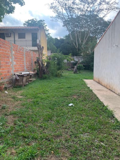 Vendo Terreno en Lambaré Villa Virginia con casa a demoler o refaccionar