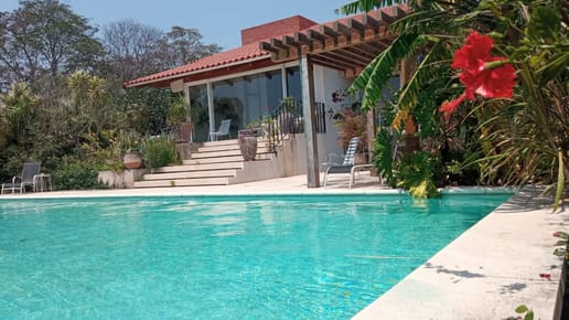 Hermosa casa de Estilo de 520m2 en el Urubó Golf 