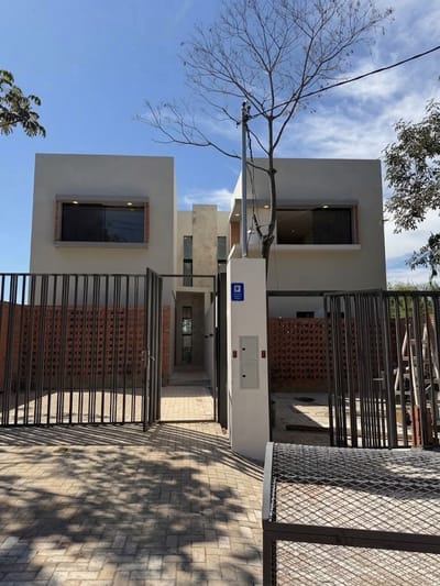 VENDO DUPLEX DE 3 DORMITORIOS EN LOMA MERLO LUQUE 