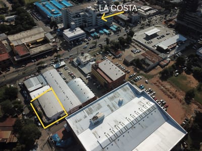 DEPÓSITO a 30 M  DE ARTIGAS, 2 pisos. TOTAL 600 M2 TIPO SHOWROOM