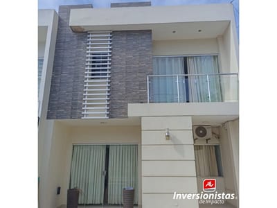 CASA EN VENTA TIPO MINIMALISTA DE 3 DORMITORIOS Av, Cumavi 5TO Y 6TO