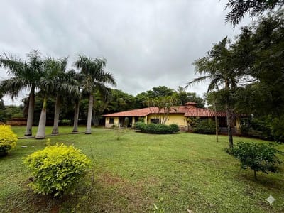 VENDO CASA QUINTA EN LUQUE MORA KUE