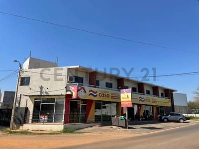 Edificio con salones comerciales + depósito en Luque