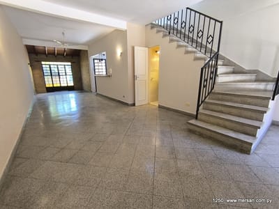 VENTA DÚPLEX 3 DORM. EN SUITE Z/ POLICLINICO MUNICIPAL LAMBARÉ (CÓD. 1250)