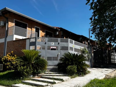 VENDO DUPLEX EN ESQUINA EN BARRIO MBACHIO LAMBARÉ