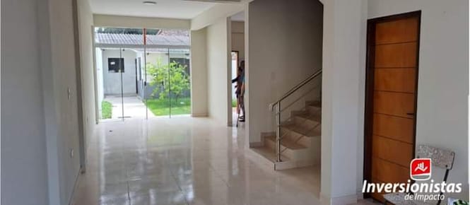 CASA EN VENTA DE 2 PLANTAS, 3 DORMITORIOS ZONA NORTE 