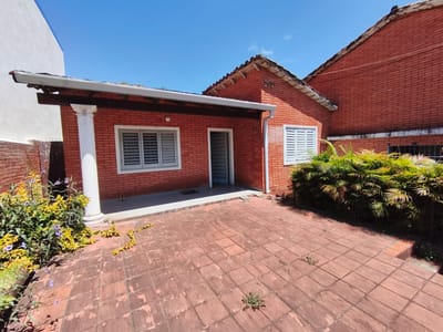 ¡BAJÓ DE PRECIO! OPORTUNIDAD DE INVERSIÓN Casa en venta en Barrio Mburicao