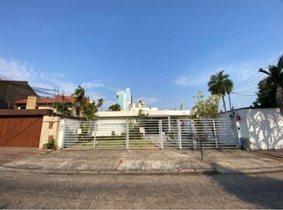CASA COMERCIAL EN VENTA