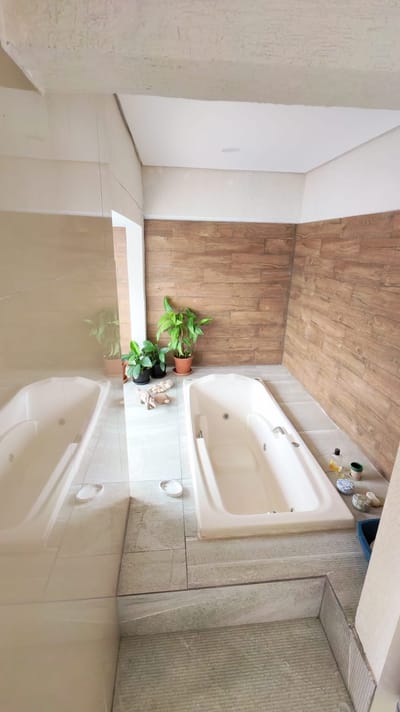 VENDO Casa con piscina en LUQUE-Barrio América
