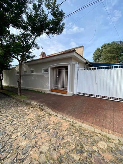 VENDO CASA EN BARRIO RECOLETA 