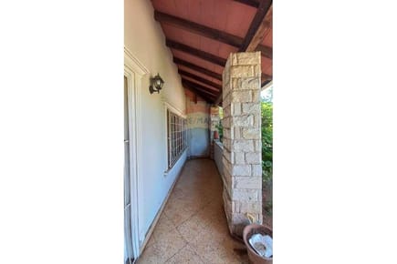 Venta residencia de dos plantea en Lambaré 