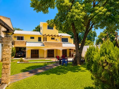 CASA EN FERNANDO DE LA MORA ZONA SUR