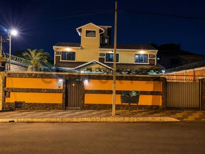 Vendo amplia casa en Fernando de la Mora