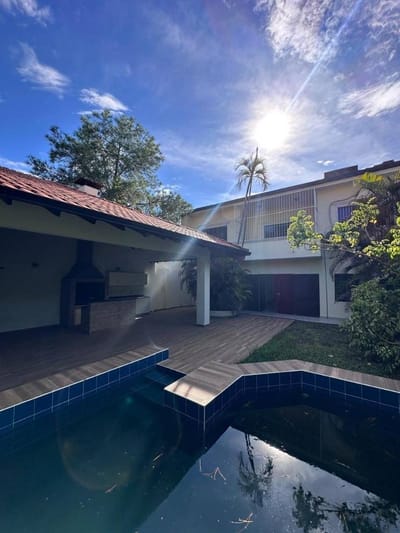 ALQUILO AMPLIA CASA EN LOS LAURELES - ASUNCION