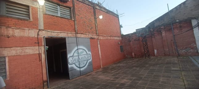 ALQUILER DE EX COLEGIO, IDEAL PARA EMPRENDIMIENTO 