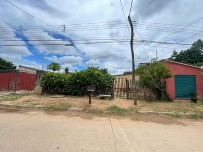 TERRENO  EN VENTA ZONA NORESTE, RADIAL 10 Y 8VO ANILLO 