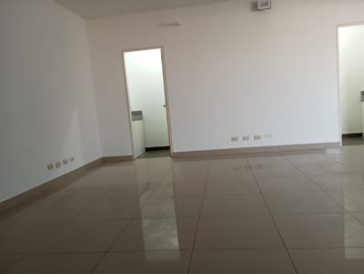Alquiler De Oficina  De 76m2 En Edificio Plexus, San Miguel