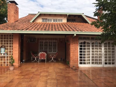 VENDO CASA EN BARRIO RECOLETA