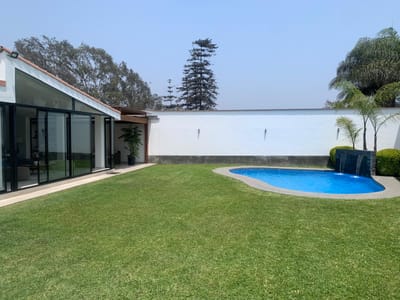 Vendo Hermosa Casa Frente Al Colegio Newton 4 Dorm,  Piscina Y 3 Estac.