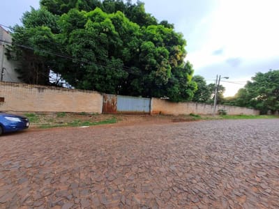 Vendo terreno en el barrio Santo Tomás de Ciudad del este