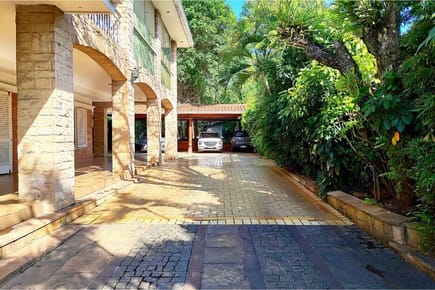 VENDO RESIDENCIA SOBRE AVDA. GRAL. SANTOS – 1.941 m