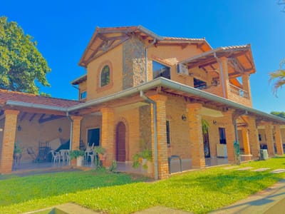 Vendo hermosa residencia en Villa Elisa