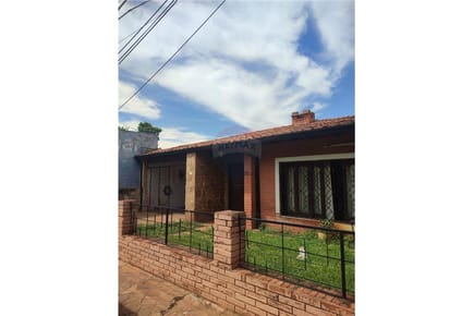 VENDO CASA SOBRE LA CALLE 12 DE JUNIO - FERNANDO DE LA MORA - ZONA SUR